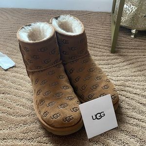 UGG low boots